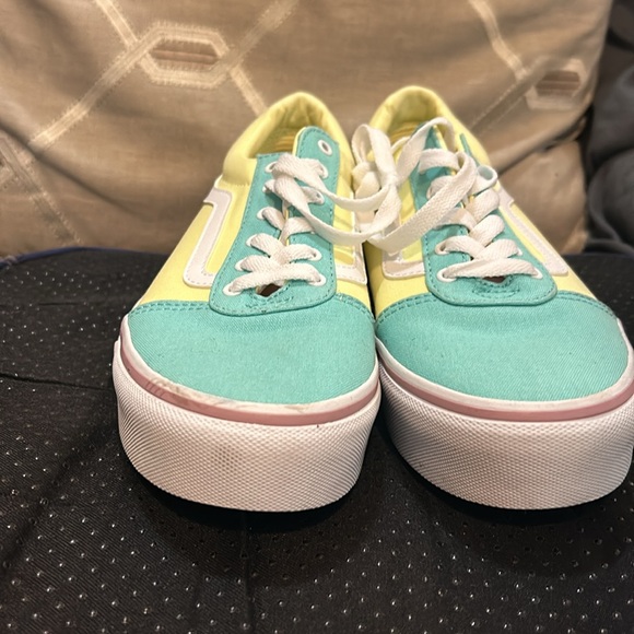 Vans - Picture 4 of 10
